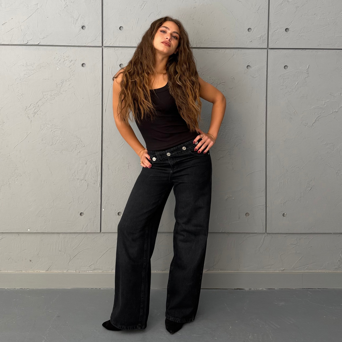 Low-Waist Black Denim Jeans