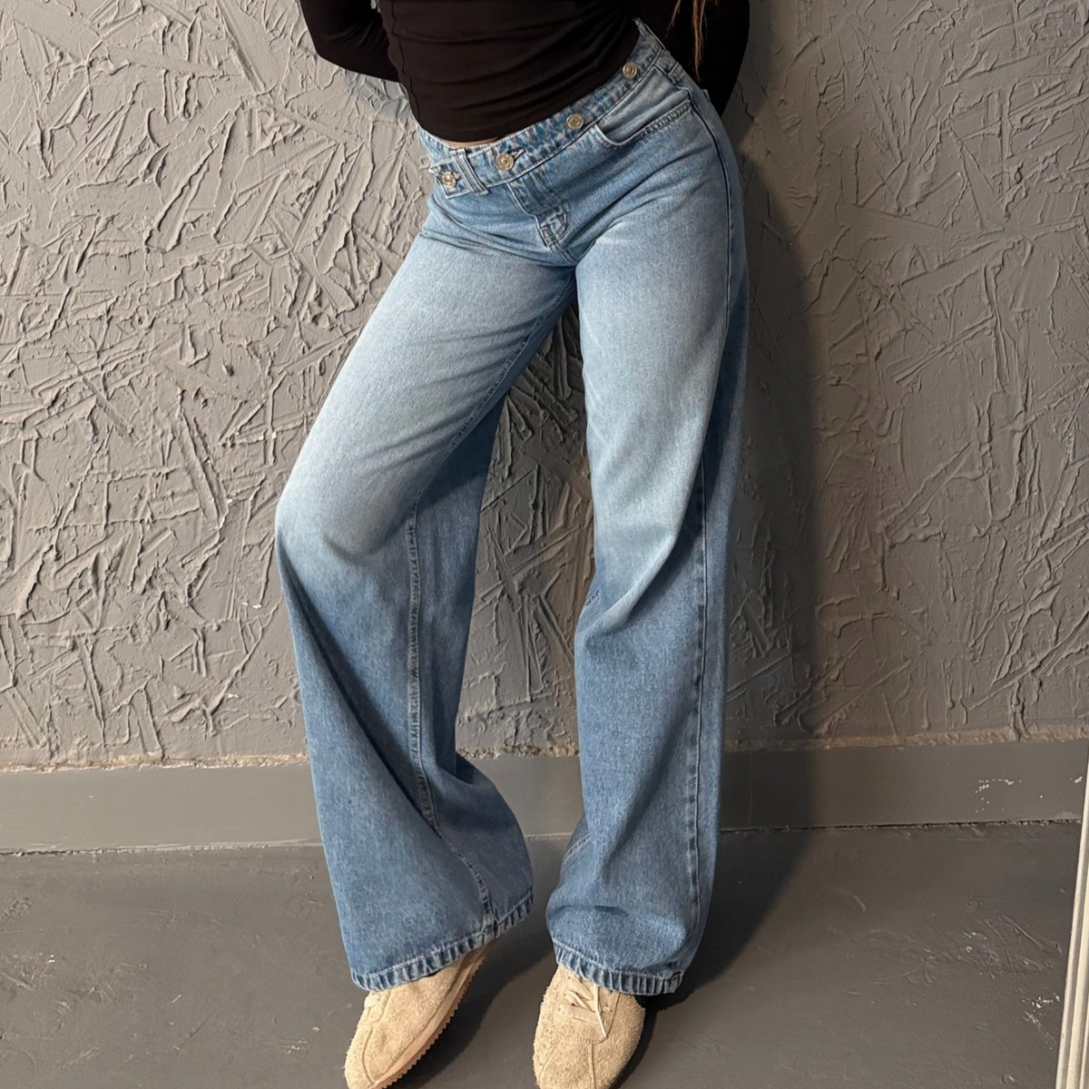 Low-Waist Blue Straight-Leg Denim Jeans