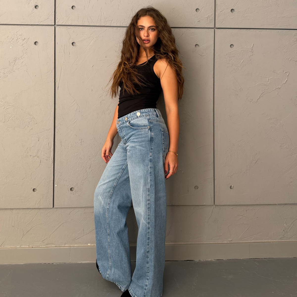 Low-Waist Blue Straight-Leg Denim Jeans