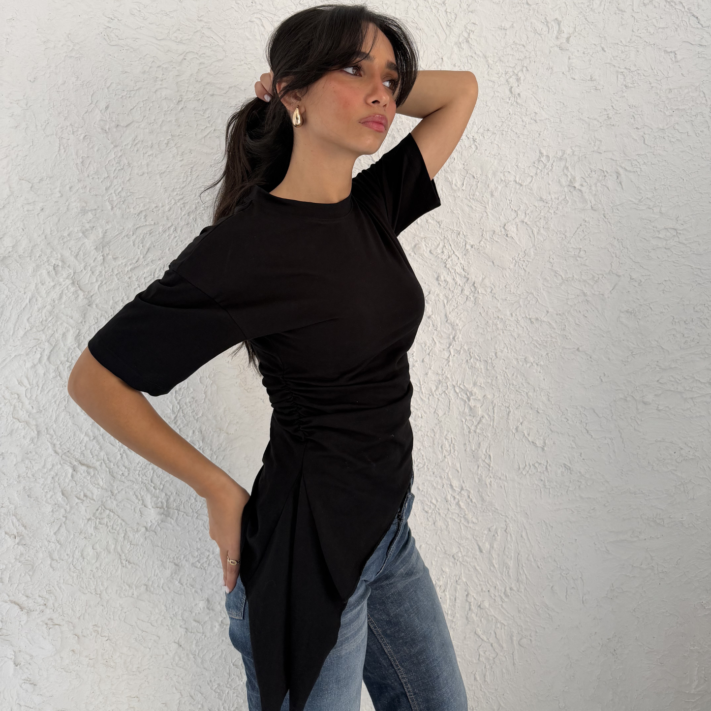 Black crew-neck T-shirt with Ruched drawstring sides